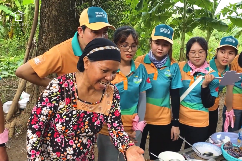 learning how to make Cham-style rice cakes